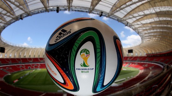 El balón ofiical del Mundial, Brazuca, en el estadio Rio-Beira. / FIFA.