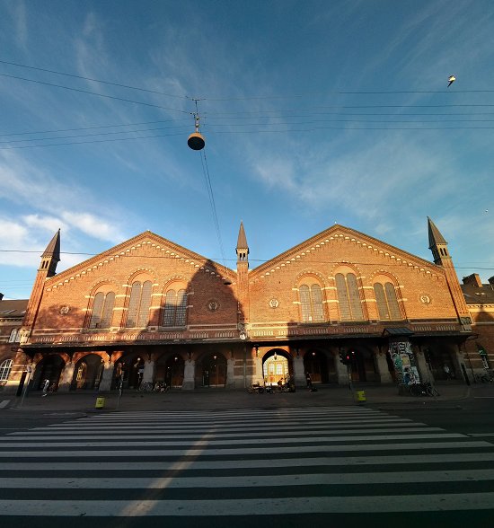 La fachada de la estación central de Copenhague.