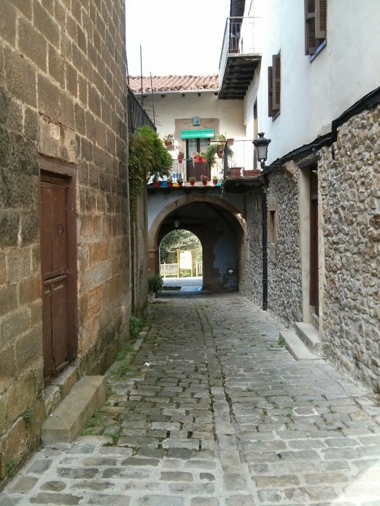 El portal de Zerain, una de las puertas principales de Segura y la única en esta orientación.
